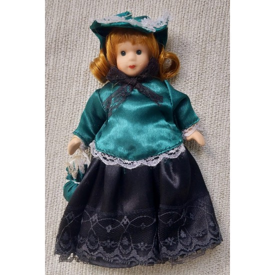 Boneca Knightsbridge Dolls, Porcelana, Rosto e Mãos Articuláveis em Biscuit Porcelana, Importada, Vestido Verde e Preto